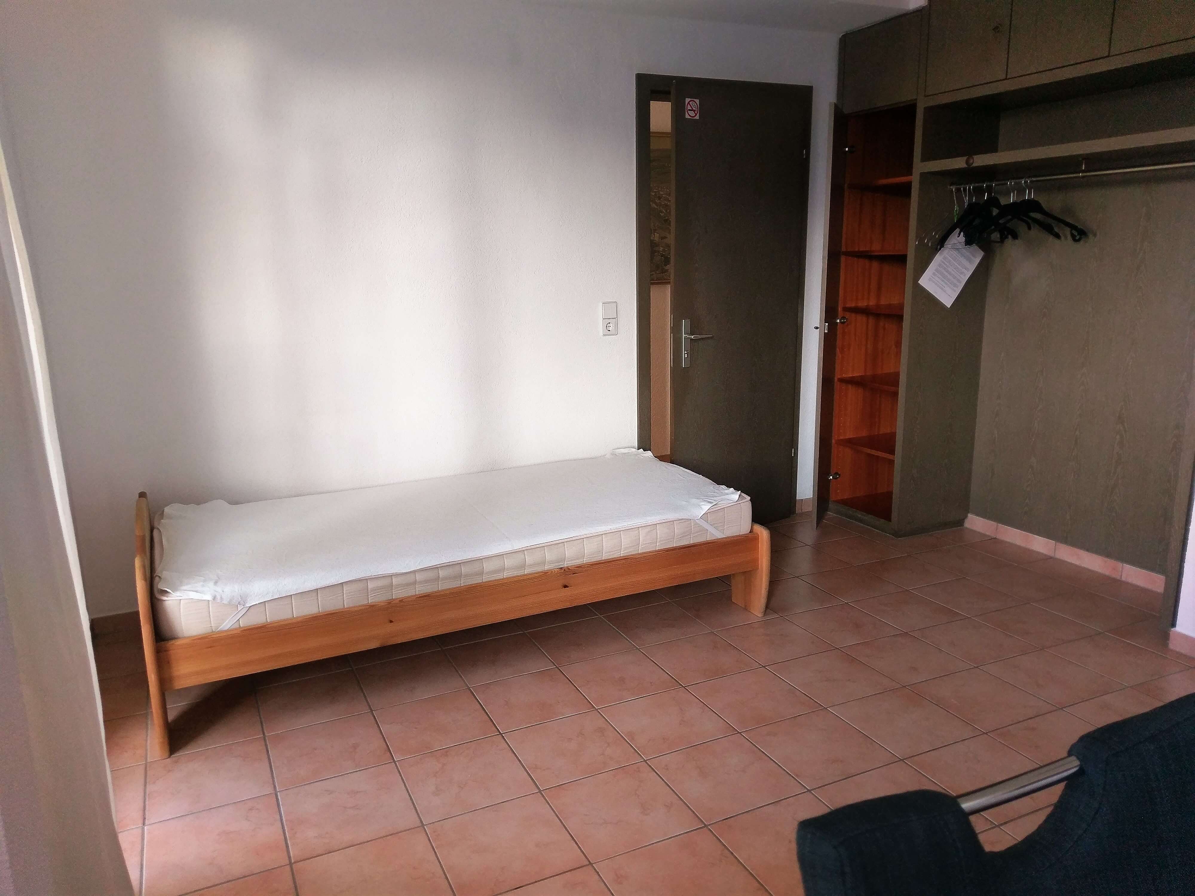 Zimmer Neckarsulm Zimmer 4 Erdgeschoss Zimmer 4 im Erdgeschoss Neckarsulm