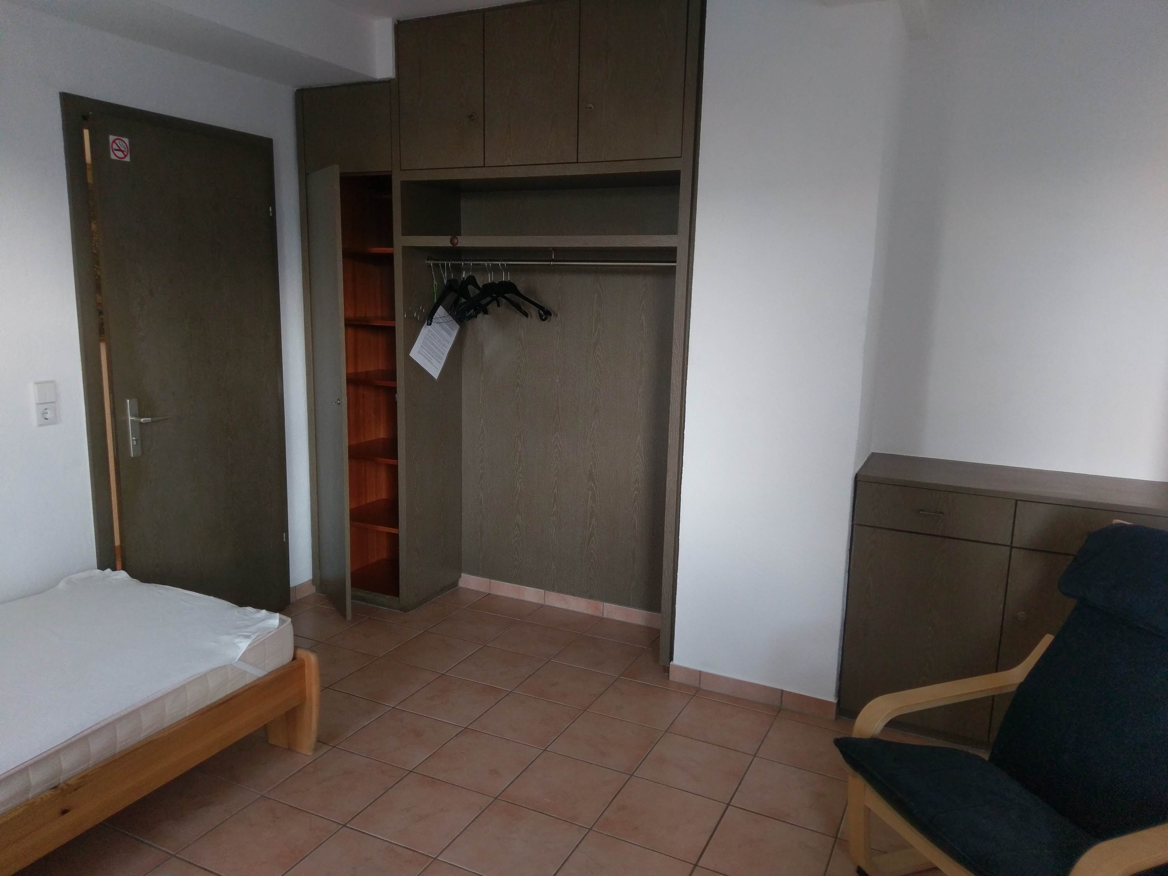 Zimmer Neckarsulm Zimmer 4 Erdgeschoss Zimmer 4 im Erdgeschoss Neckarsulm